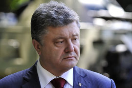 Порошенко заявил о силе украинской армии и готовности Украины к "тотальной войне" с Россией