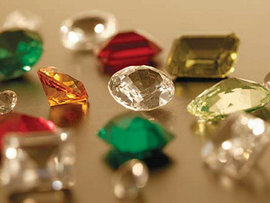 Художник-ювелир Олег Тарутин рассказал в прямом эфире Pravda.Ru о главных тайнах работы с драгоценными камнями