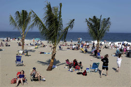 Россиян обяжут страховать свои поездки за рубеж 