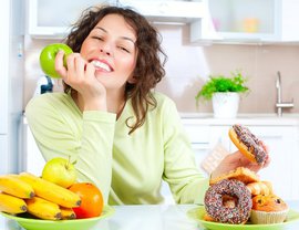 женщина, стол, фрукты