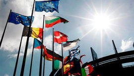 Главная фракция Европарламента призывает готовиться к войне с Россией