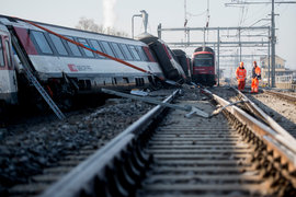 Железнодорожная катастрофа, поезд, спасатели