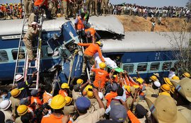 В Индии поезд сошел с рельсов