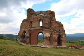 Красная церковь на Балканах