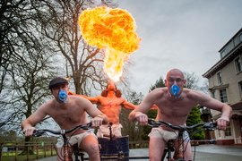 Голый человек