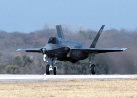 Американцы в шоке: истребитель F-35 не может справиться с самолетом 30-летней давности, который он призван заменит