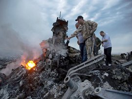 Владимир Евсеев, директор Центра общественно-политических исследований, рассказал Pravda.Ru о том, почему он не верит в правдивость любых опубликованных данных о сбитом над Донбассом "Боинге"