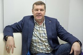 Известный певец Александр Новиков оказался замешан в инциденте, в ходе которого получил перелом руки