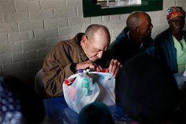 Около сотни испанских семей ежедневно остаются без жилья