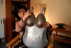 Афганские мусульманки спасаются от домогательств...броней