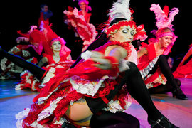 Сегодня день рождения легендарного канкана