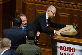 Яценюк пообещал вернуться. Зеком или президентом?