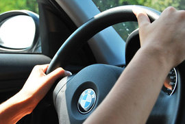 За эвакуацию автомобилей при водителе введен крупный штраф