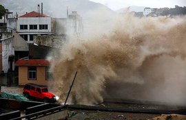 В Китае из-за тайфуна "Чан-Хом" эвакуировано 865 000 человек