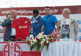 Украина объявила "зраду": Консул Незалежной появился в футболке с Путиным