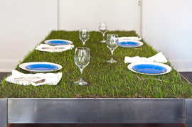 "Живой" стол, трава