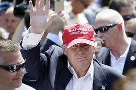 Трамп и Клинтон стали лидерами президентской гонки 