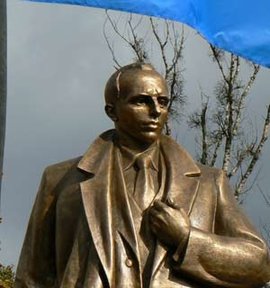 Украинские униаты попросят Ватикан признать отца Степана Бандеры блаженным