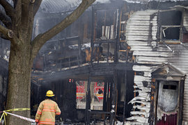 США, самолет, жилой дом, пожар, авиакатастрофа