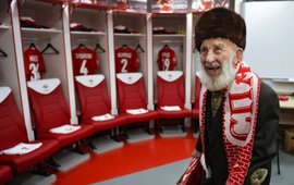 Футболисты "Спартака" помогут ограбленному 102-летнему болельщику клуба