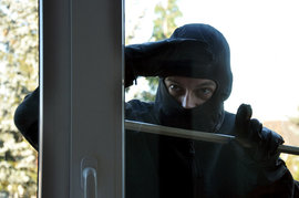 Подполковник полиции Григорий Марченков рассказал Pravda.Ru о том, почему пластиковые окна так привлекают воров