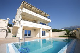 В Москве мошенник торговал несуществующим домом в Черногории