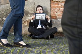 Счастье и ад кризисной безработицы: как справиться с потерей работы - советы специалиста