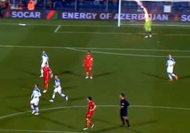 ВИДЕО: На матче Черногория-Россия вратаря Акинфеева покалечили файером