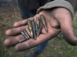 Пьяный украинский офицер застрелил одернувшего его солдата