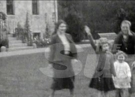 The Sun шокировала мир кинохроникой с зигующей королевой