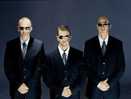 Восемь элитных охранников будут охранять главу BBC от фанатов уволенного Кларсксона