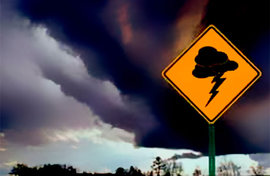 Ураган невероятной силы сдул два автобуса с трассы M4