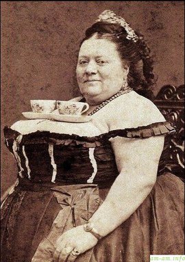 грудь, большая грудь, материнство, грудное кормление