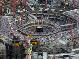 Страшные кадры: Падающий кран убивает паломников в Мекке