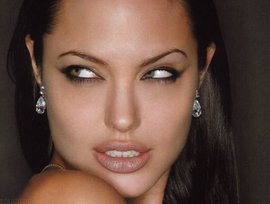 Анжелина Джоли