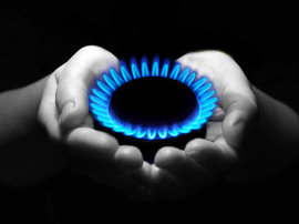 газ в руках