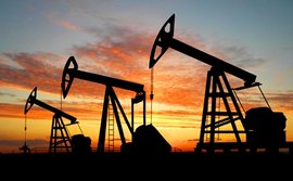 Марсель Салихов, руководитель экономического департамента Института энергетики и финансов, объяснил в интервью Pravda.Ru почему Россия не сможет торговать иранской нефтью