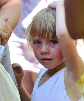 плачущая девочка