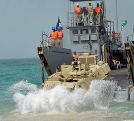 Саудовская Аравия, маневры, Ормузский пролив, бронемашина